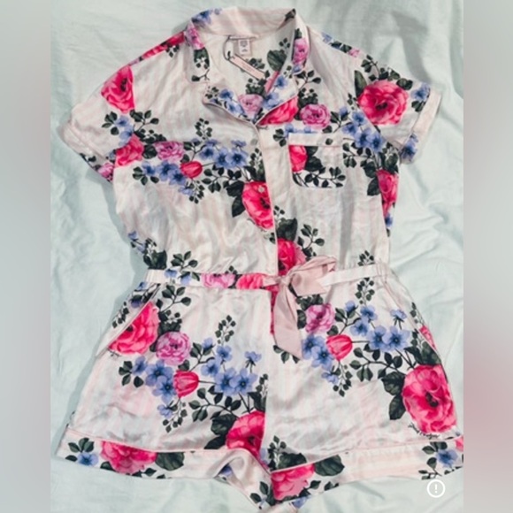 NWT Victoria’s Secret Floral Satin Shorts Romper Sleep Lrg MSRP $59.50 Coquette - Picture 1 of 4